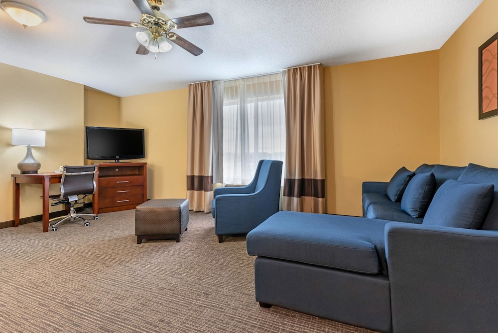 Room, Comfort Suites Findlay I-75