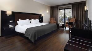 Minibar, in-room safe, desk, free cots/infant beds