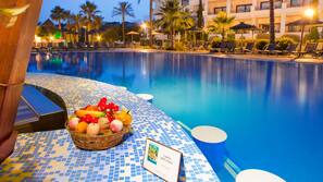 3 piscinas al aire libre, sombrillas, tumbonas