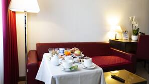 Minibar, una cassaforte in camera, una scrivania, Wi-Fi gratuito