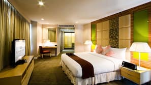 In-room safe, desk, iron/ironing board, free WiFi
