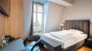 Allergikerbettwaren, Minibar, Zimmersafe, Schreibtisch