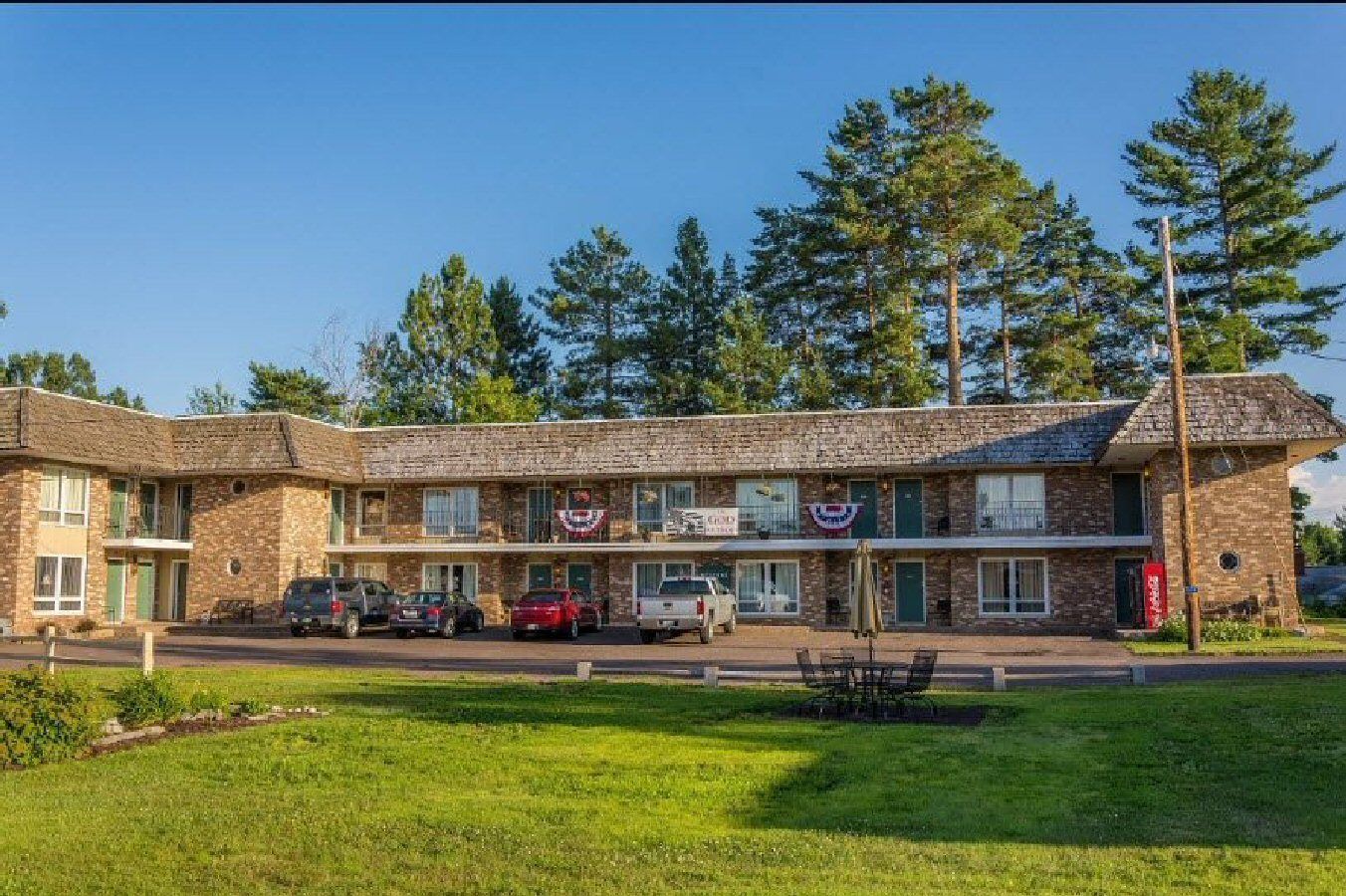 Budget Host Cloverland Motel in Ironwood, United States