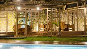 Outdoor pool, pool umbrellas, sun loungers