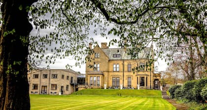 The Oaks Hotel