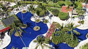 2 outdoor pools