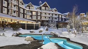 Outdoor spa bath