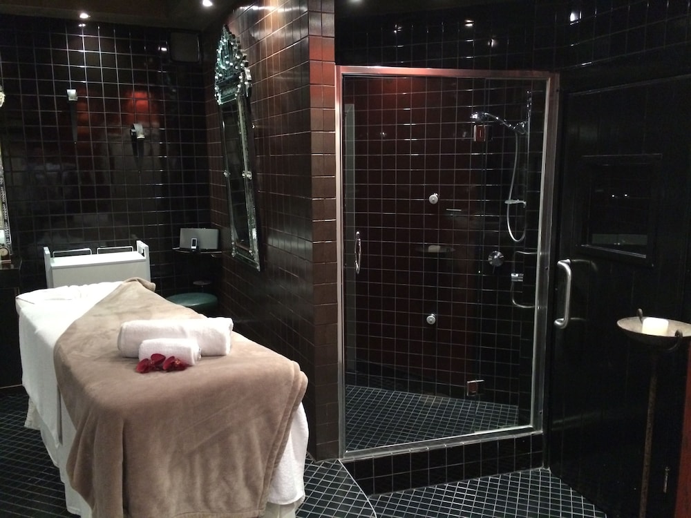 Echoes Boutique Hotel and Restaurant