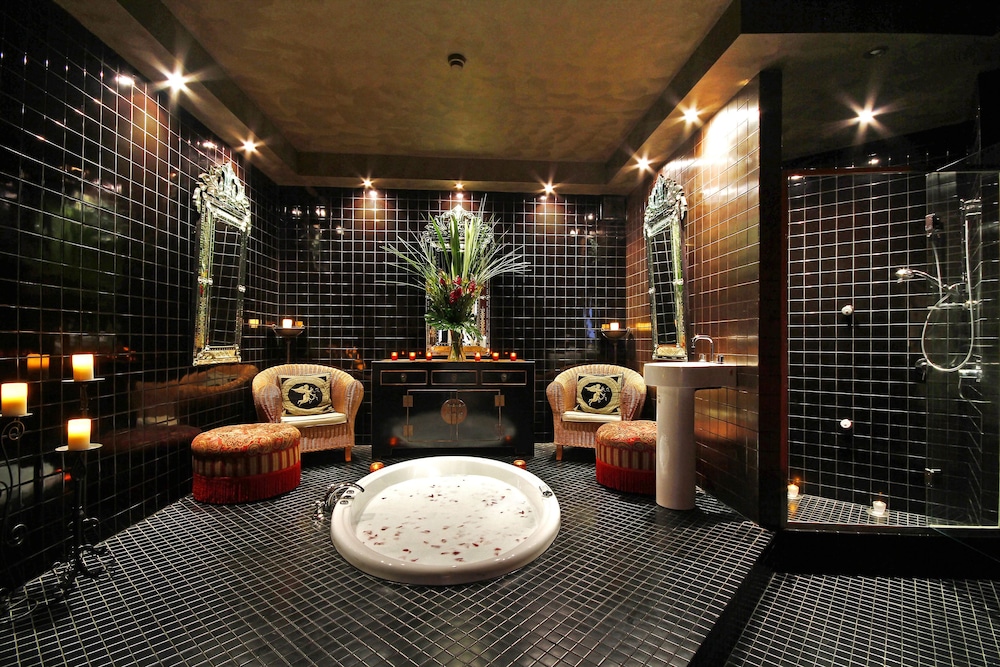 Echoes Boutique Hotel and Restaurant