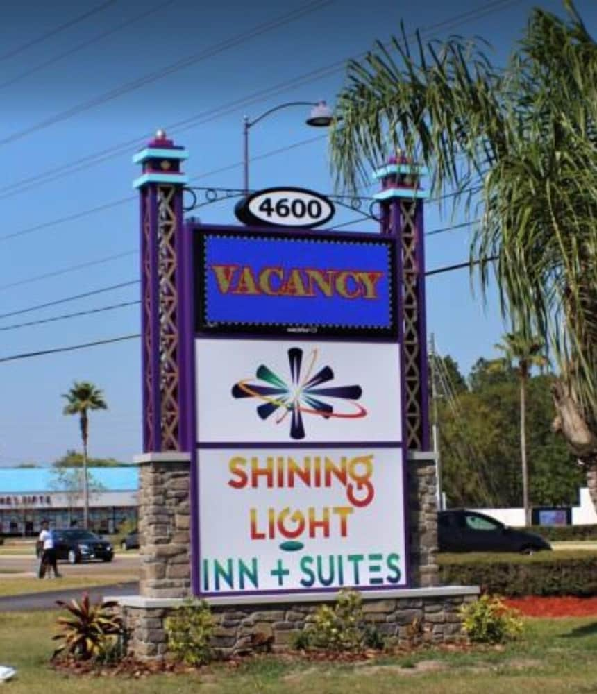 Property grounds, Shining Light Inn & Suites