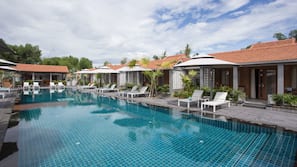 3 outdoor pools