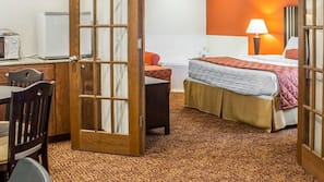 Iron/ironing board, free WiFi, linens