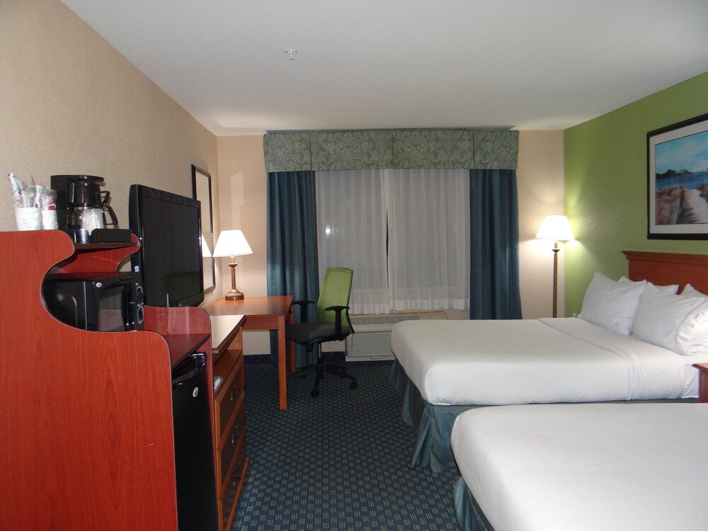 Holiday Inn Express Hotel & Suites Salisbury Delmar, an IHG Hotel in