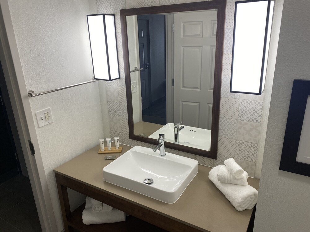 Country Inn & Suites by Radisson, Tampa RJ Stadium