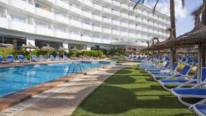 2 piscinas al aire libre, sombrillas, tumbonas