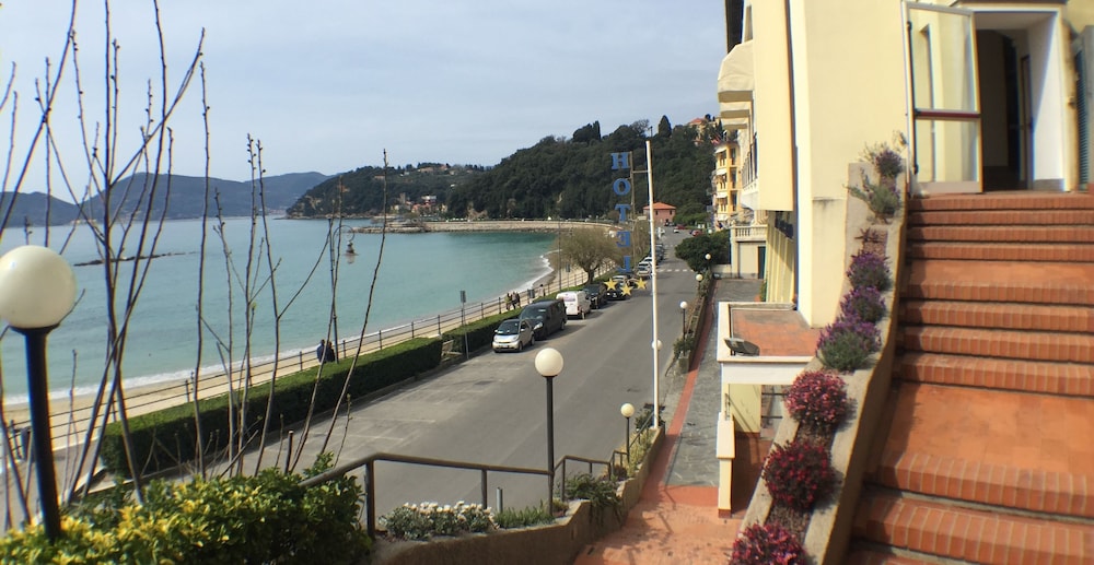 Hotel Venere Azzurra In Lerici Italy Expedia