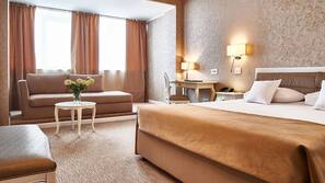 Minibar, Zimmersafe, Schreibtisch, laptopgeeigneter Arbeitsplatz