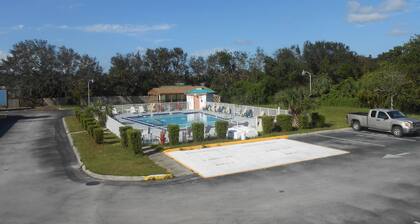 Executive Garden Titusville Hotel