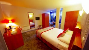 Pillowtop beds, in-room safe, desk, blackout drapes