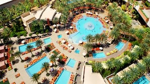 2 piscine all'aperto, cabanas (a pagamento), ombrelloni da piscina