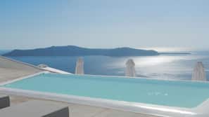 3 outdoor pools, pool umbrellas, sun loungers