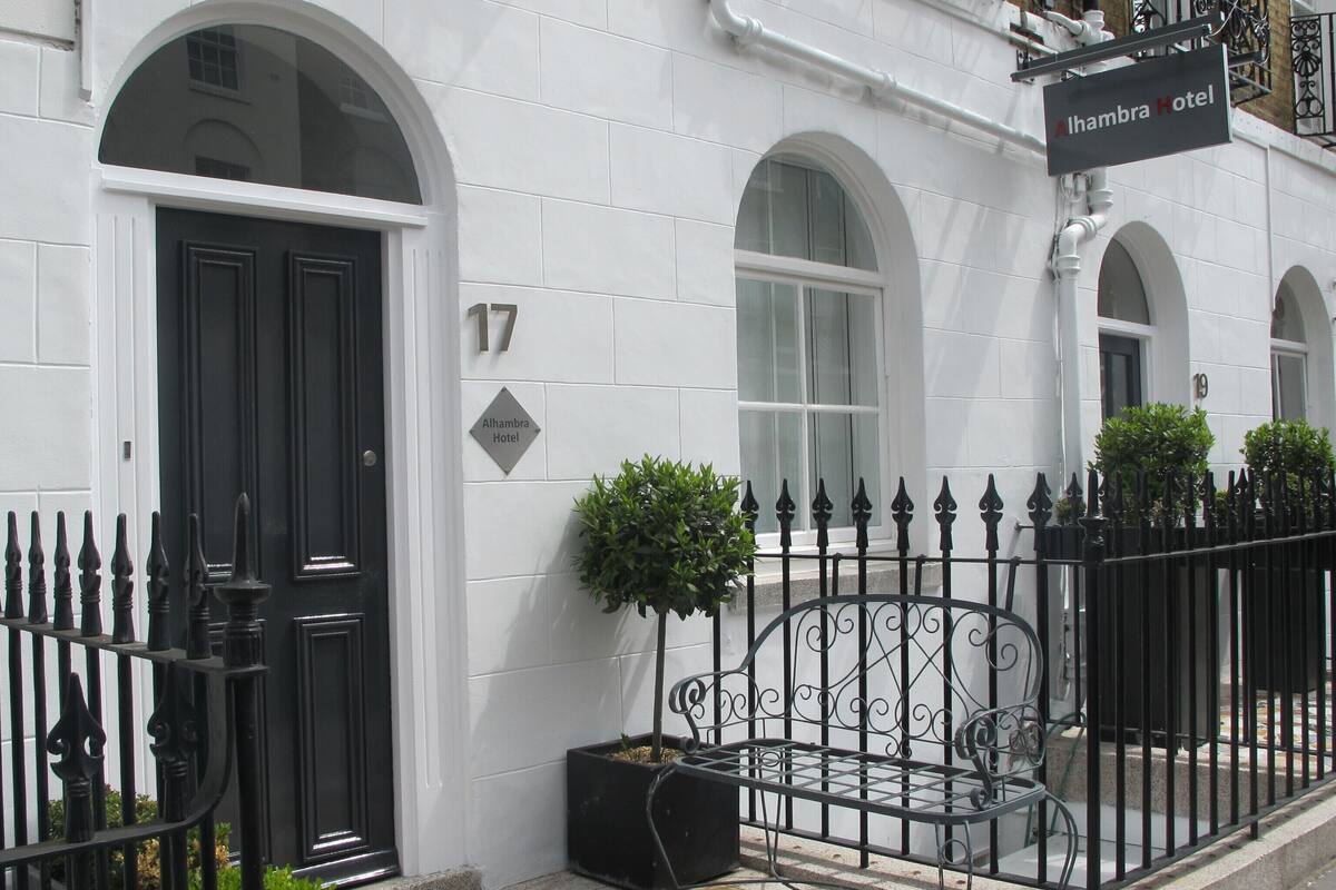 Alhambra Hotel In London United Kingdom Expedia