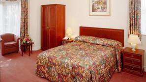 In-room safe, desk, iron/ironing board, free WiFi
