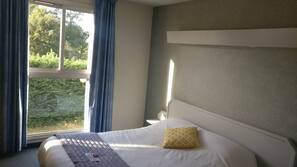 In-room safe, desk, iron/ironing board, free WiFi