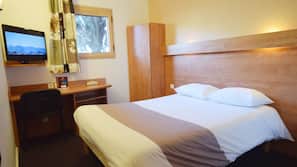 Premium bedding, in-room safe, desk, iron/ironing board