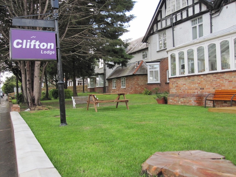 Clifton Lodge Hotel in High Wycombe, United Kingdom