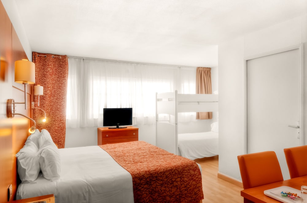 Hotel Continental in Saint-Raphaël, France