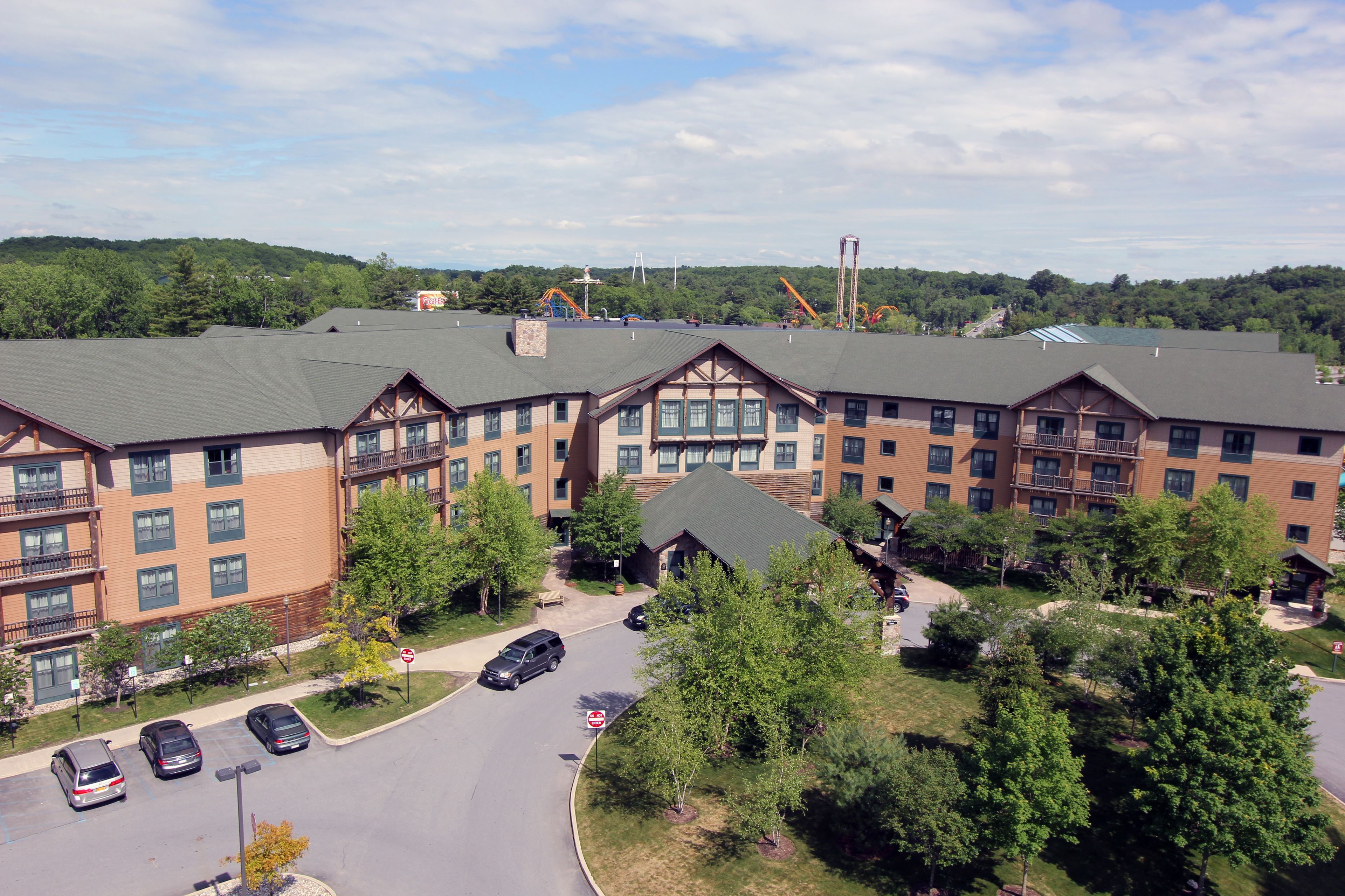 Six Flags Lodge & Indoor Waterpark (Lake George, USA) | Expedia