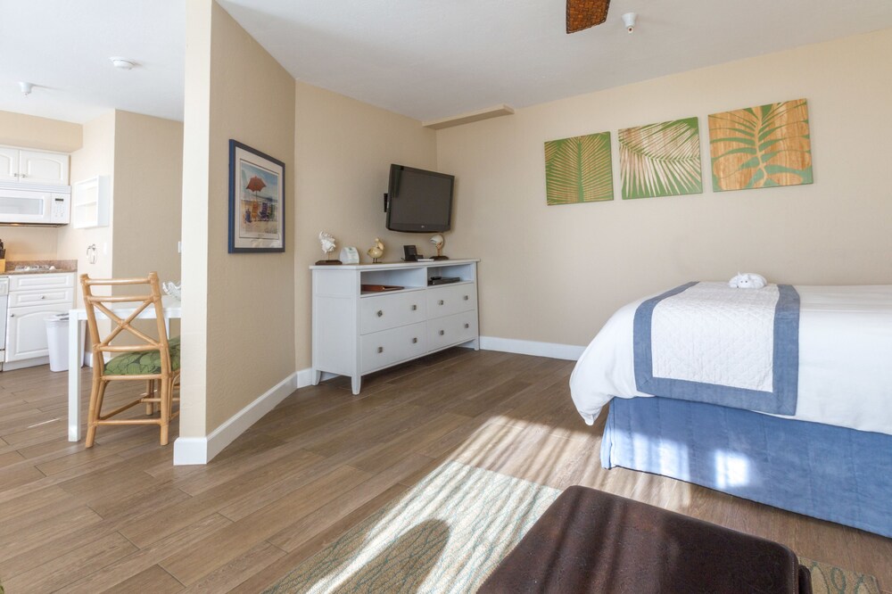 Southern California Beach Club 2018 Room Prices 119 Deals Southern California Beach Club 3 0 Out Of 5 Featured Image Guestroom