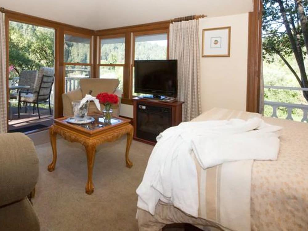 Room Deals for Boho Manor, Monte Rio starting at Hotwire