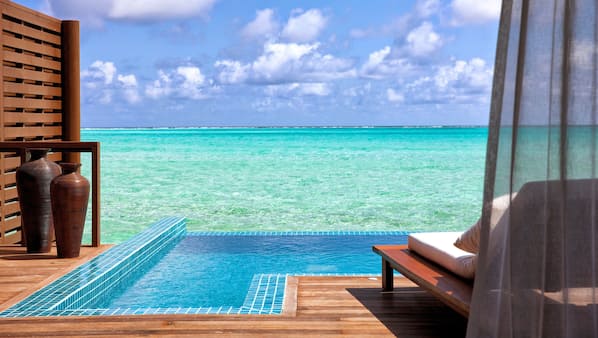 2 outdoor pools