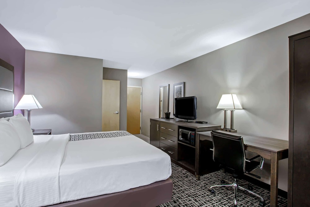 Room, La Quinta Inn by Wyndham Radford