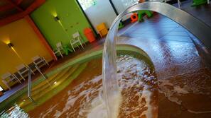 2 piscinas cubiertas, una piscina al aire libre