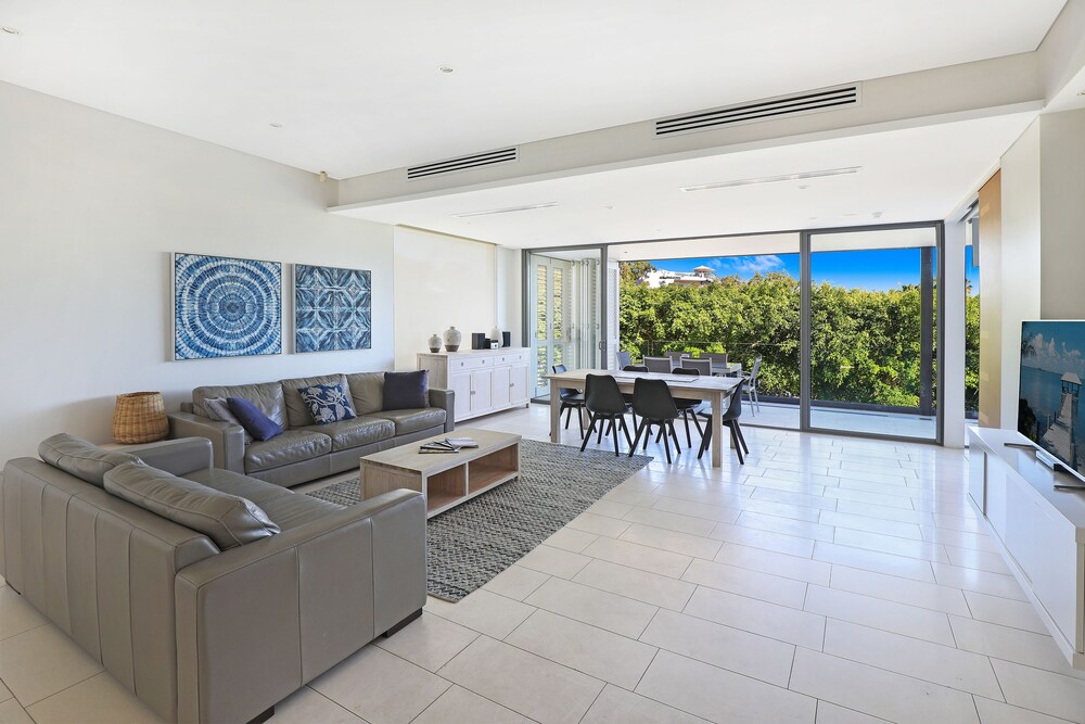 Living area, The Rise Noosa