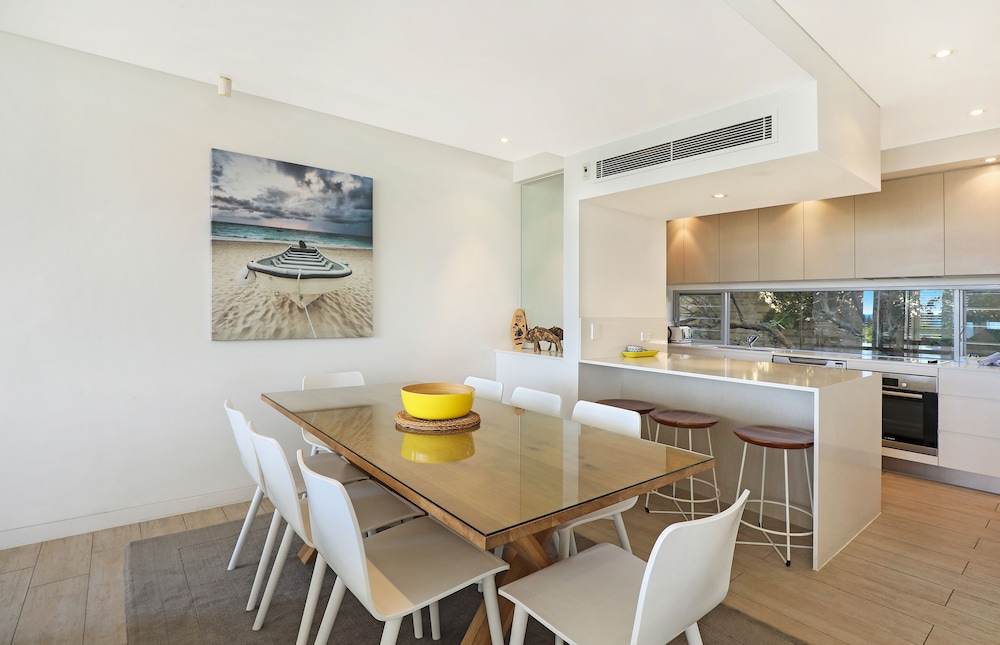 In-room dining, The Rise Noosa