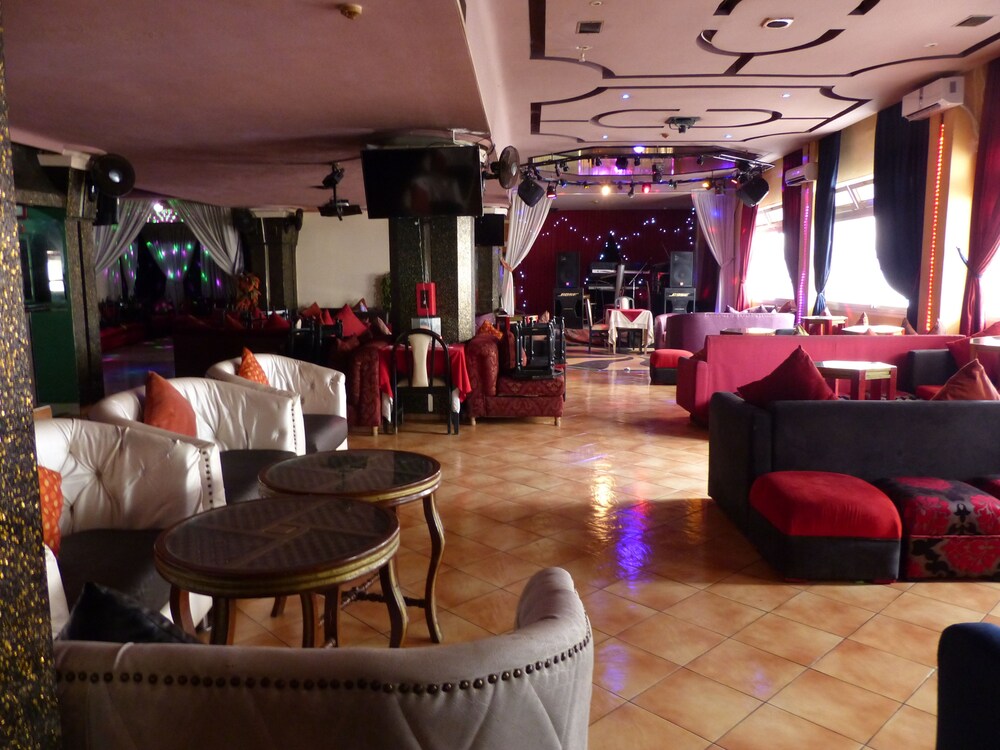 Bar (on property), Bahia City Hotel