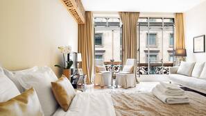 Premium bedding, in-room safe, individually decorated