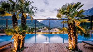 2 piscine coperte, 2 piscine all'aperto, lettini