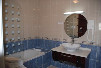 The Originals City Hôtel Le Bellevue Montrichard Inter - 