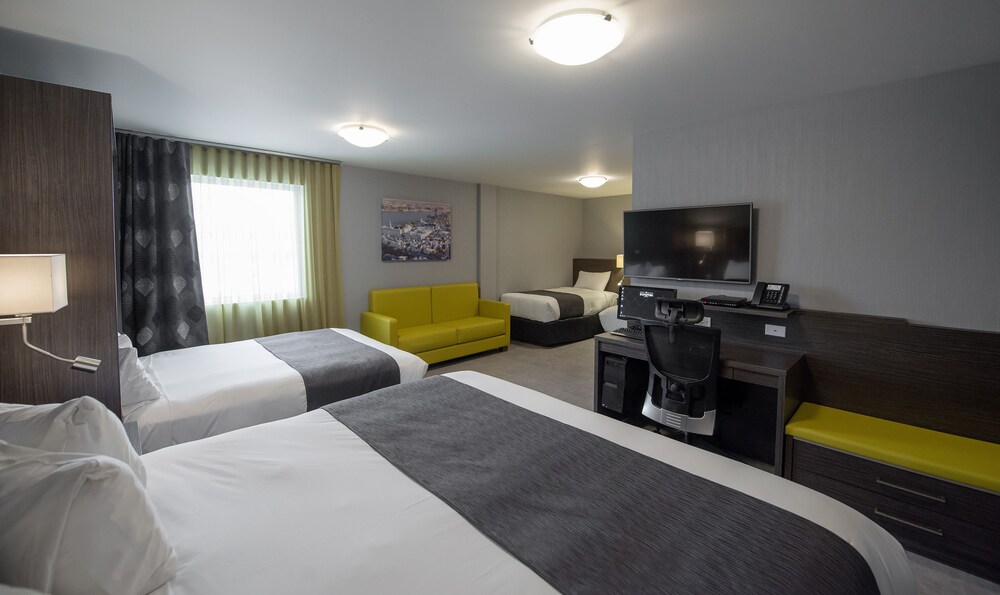 Hotel And Suites Le Dauphin Hotel And Suites Le Dauphin