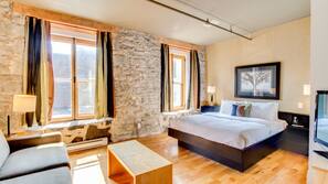 In-room safe, desk, iron/ironing board, free WiFi