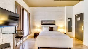 In-room safe, desk, iron/ironing board, free WiFi