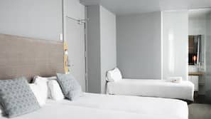 Minibar, caja fuerte, escritorio y cortinas opacas