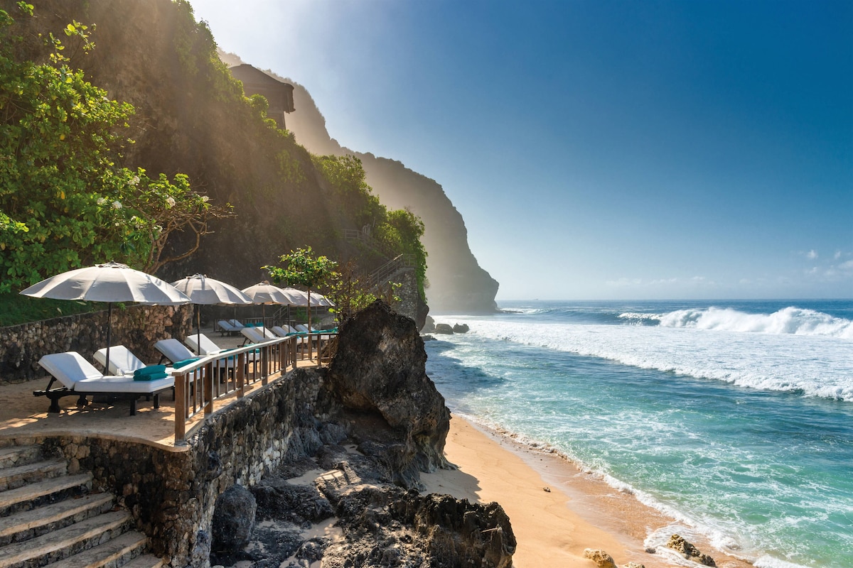 Private beach, sun loungers, beach umbrellas, beach towels