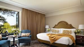 Premium bedding, in-room safe, individually decorated