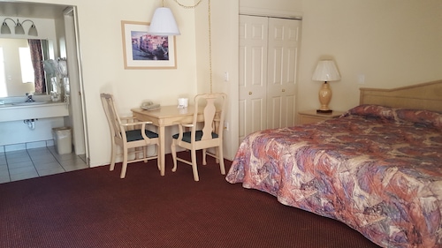 Great Place to stay Bridgewater Motel near Lake Havasu City 